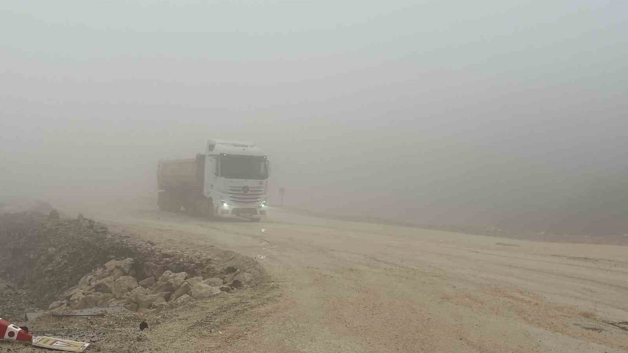 Hatay'da yüksek kesimlerde sis: Yayladağı-Antakya yolunda görüş 20 metreye düştü