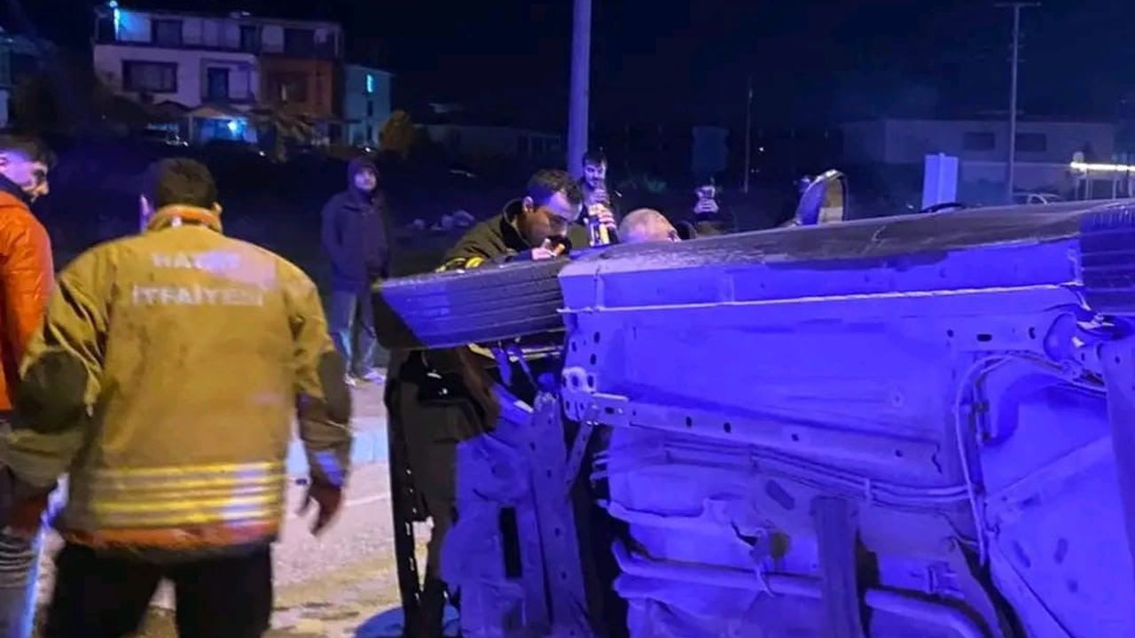 Hatay Defne'de vidanjöre çarpan otomobil takla attı; sürücü hafif yaralandı