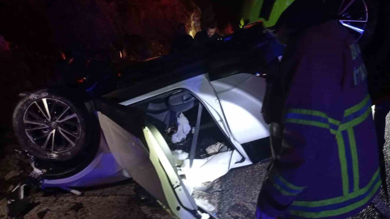 Havran'da Trafik Kazası: Büyükşapçı'da Virajı Alamayan Araç Hendeğe Yuvarlandı, 2 Yaralı