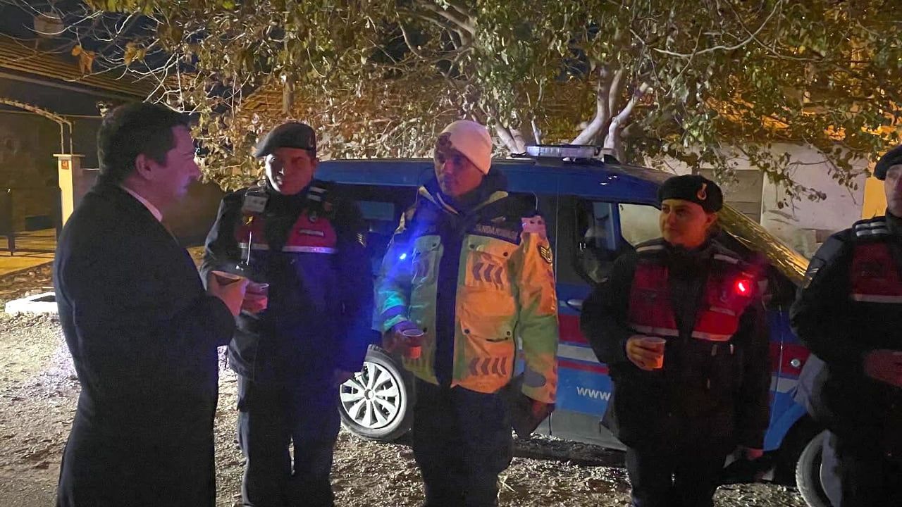 Havran protokolü yılbaşı gecesi görevdeki güvenlik güçleri ve hastaları ziyaret etti