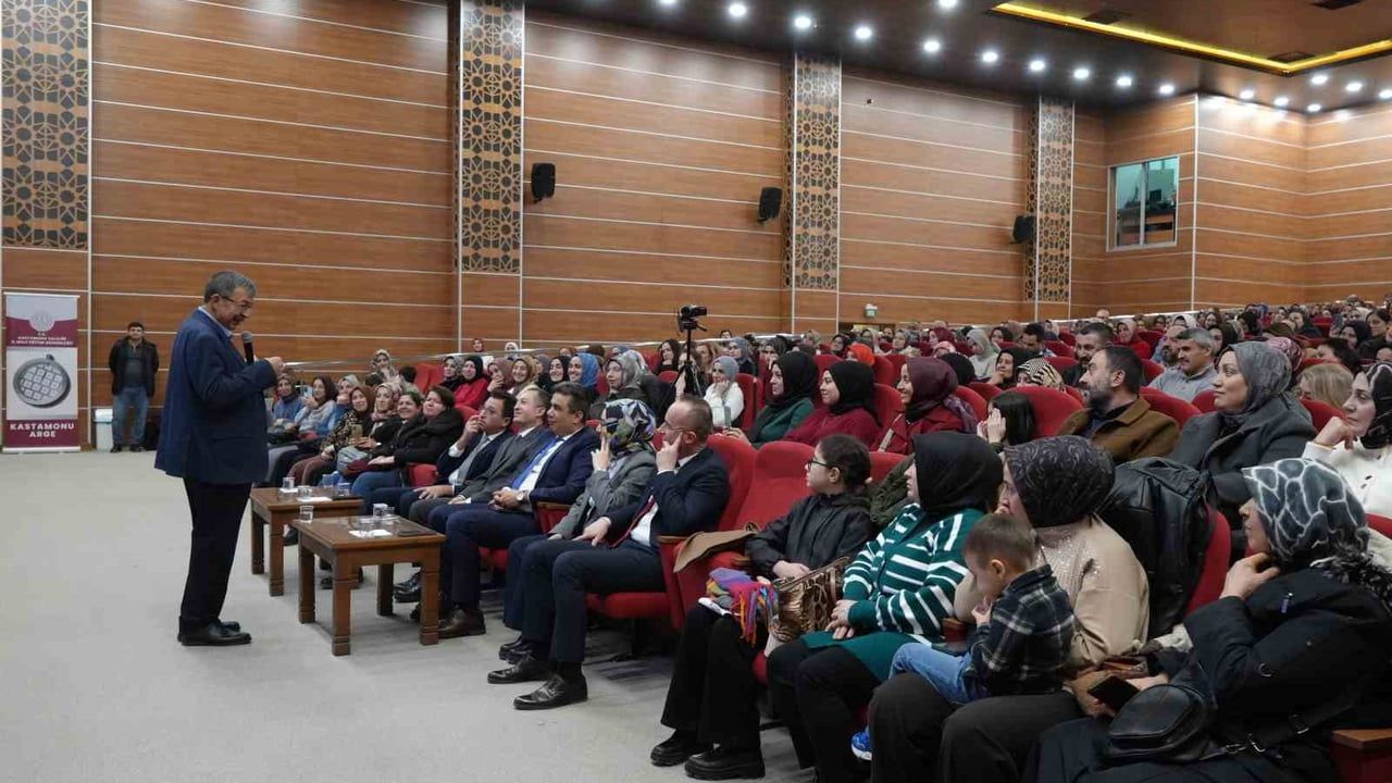Hayati İnanç: "İnsan kalbini çer çöple doldurmamalıdır" — Kastamonu'da aile konferansı