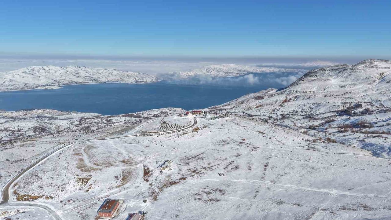 Hazarbaba Kayak Merkezi fırtına nedeniyle sezonu açamadı
