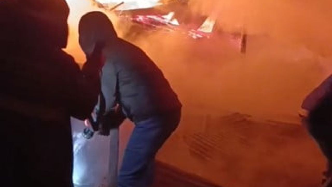 Hizan’da dipçik üretim atölyesinde gece yangını