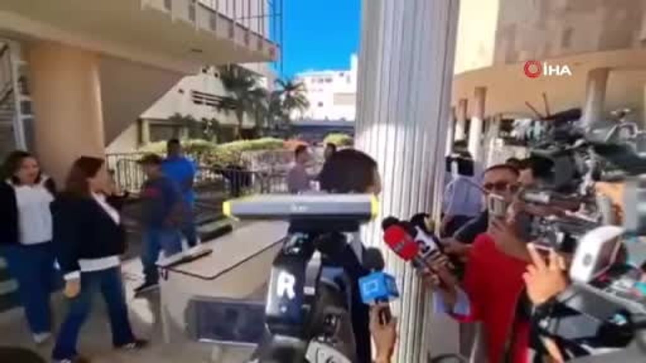 Honduras'ta milletvekili Gladis Aurora Lopez'e Kongre önünde patlayıcı isabet etti