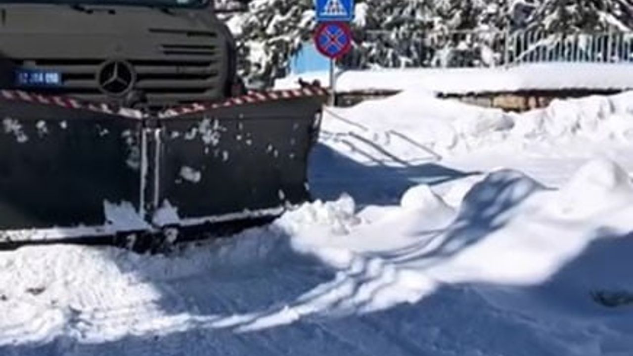 Hozat’ta Jandarma Karla Mücadeleye Destek Verdi