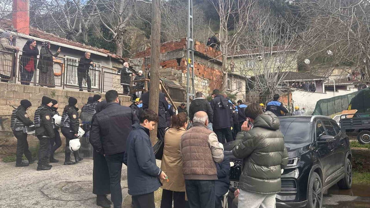 İBB Üsküdar’da Yapı Kayıt Belgeli Binada Yıkım: Ev Sahibi Yıkımın Usulsüz Olduğunu İddia Ediyor