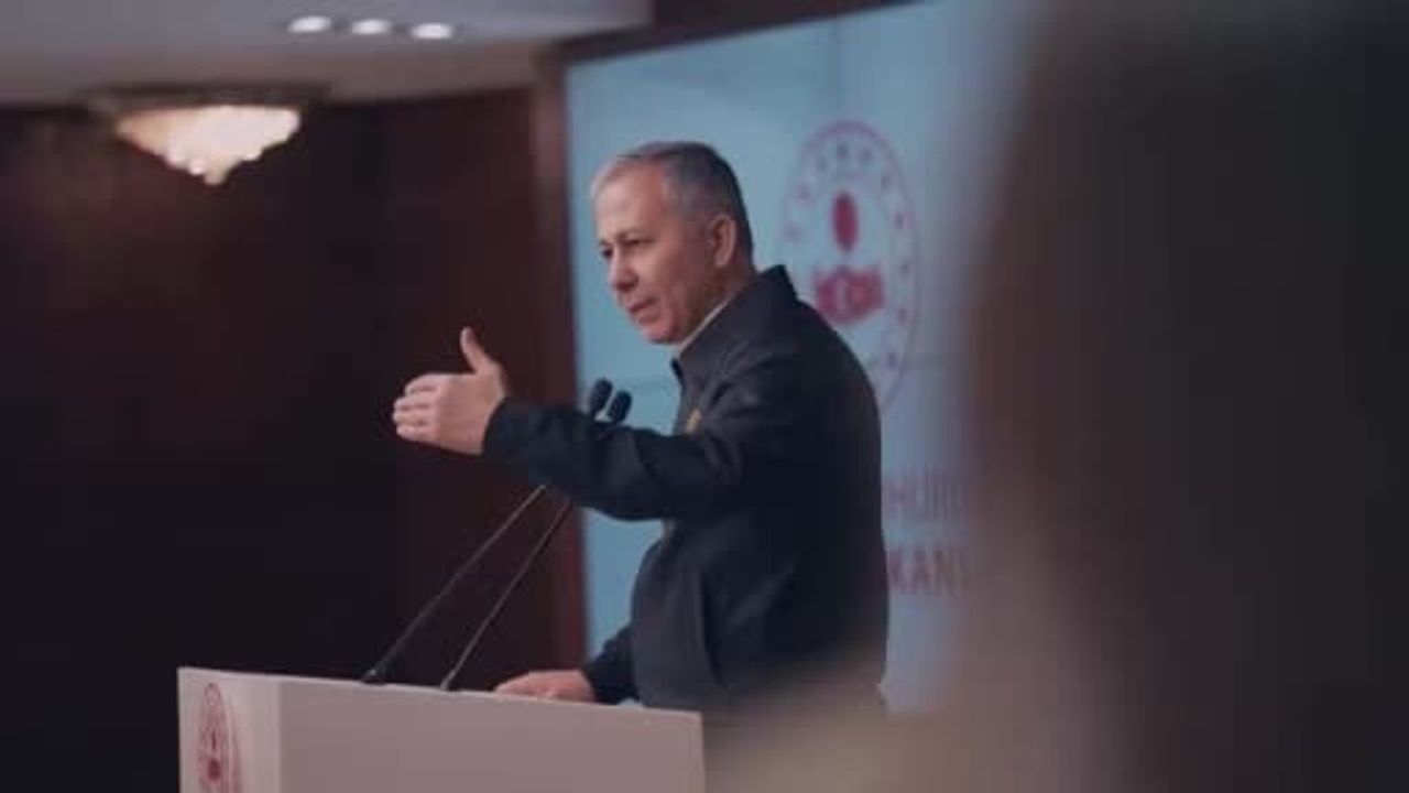 İçişleri Bakanı Ali Yerlikaya, görev yeri değişen ve yeni atanan valilerle Bakanlıkta bir araya geldi