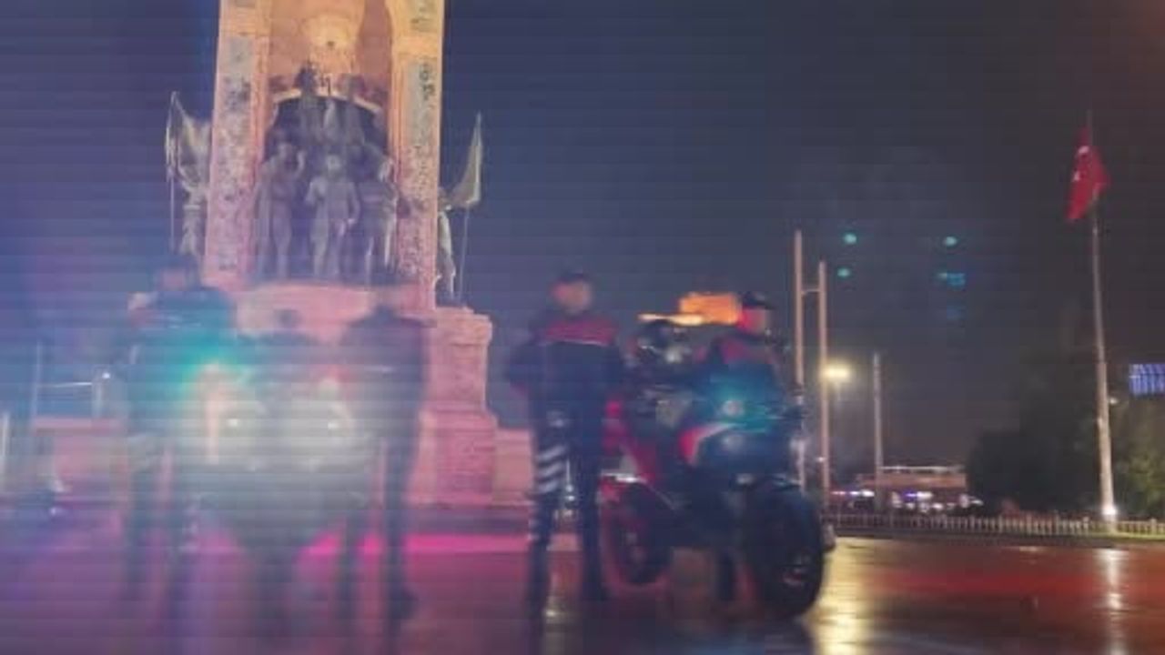 İçişleri Bakanı Yerlikaya'dan yılbaşı telsiz mesajı: Emniyet güçlerine teşekkür ve iyi dilekler