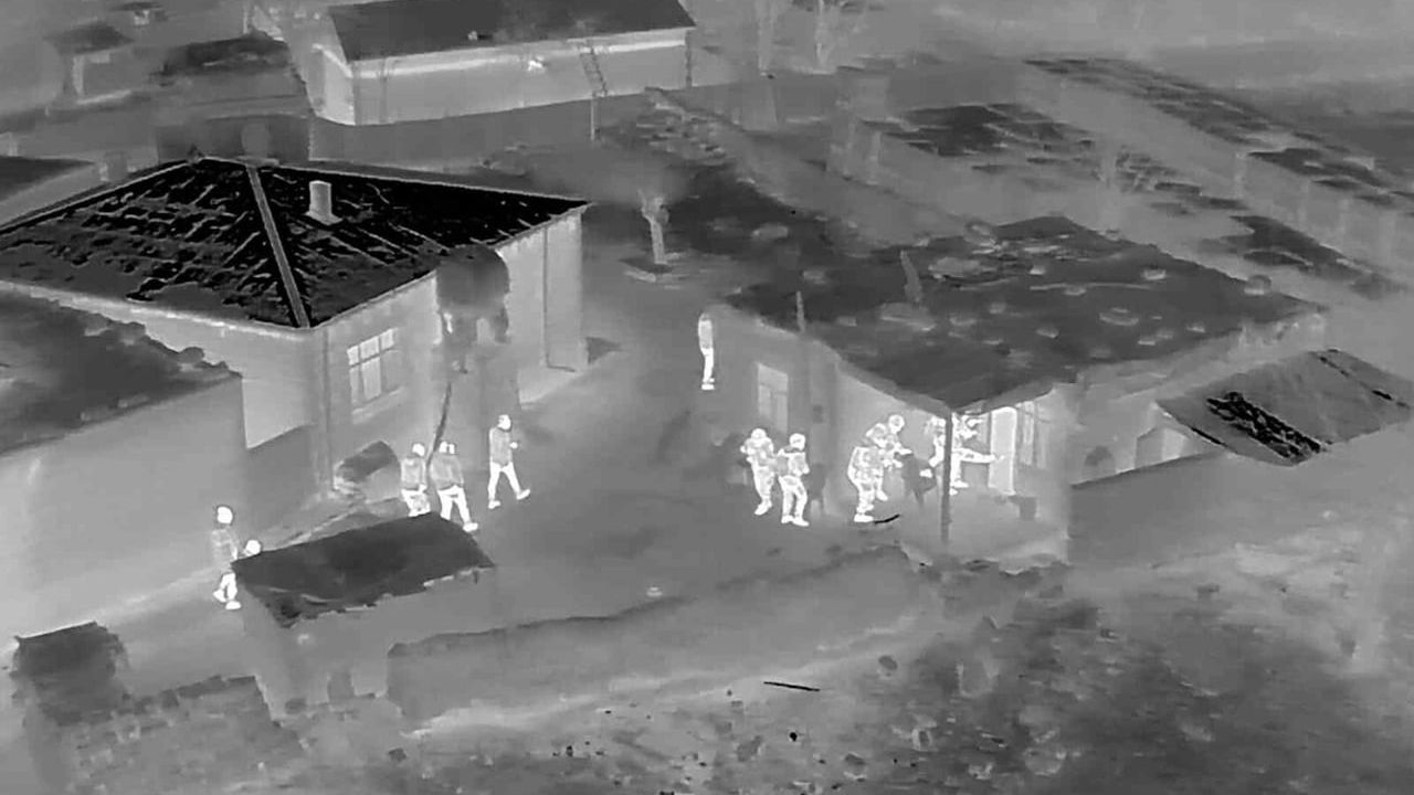 Iğdır’da 15 adrese eş zamanlı uyuşturucu operasyonu: 11 gözaltı, çok sayıda madde ve silah ele geçirildi