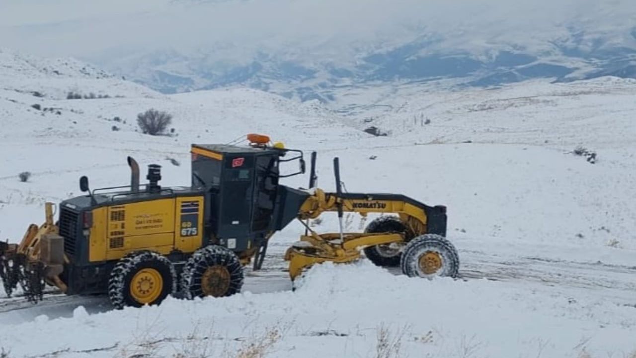 Iğdır’da kar sonrası 11 köy yolunda karla mücadele çalışmaları sürüyor