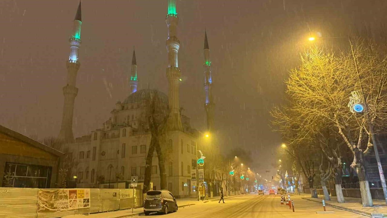 Iğdır’da kar yağışı etkisini sürdürüyor: Ulaşım ve don uyarısı
