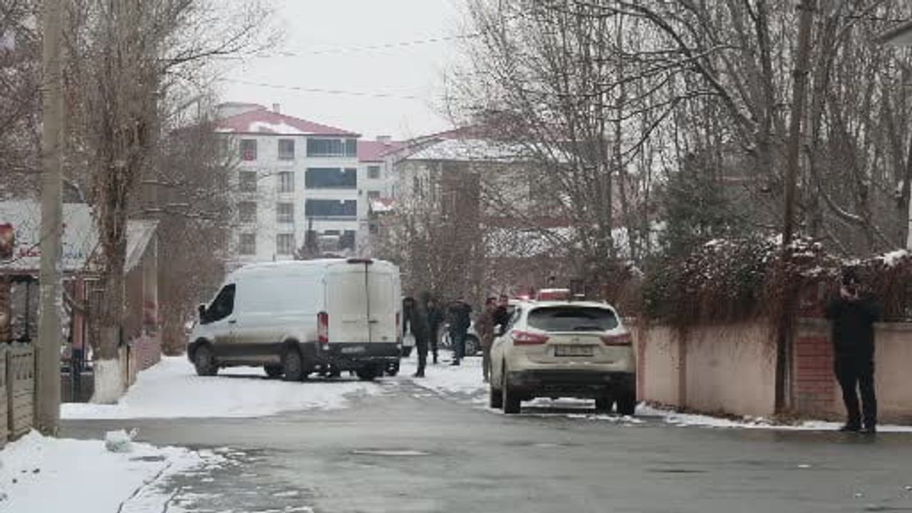 Iğdır’da şüpheli çanta fünye ile patlatıldı; içinden çocuk kıyafetleri çıktı