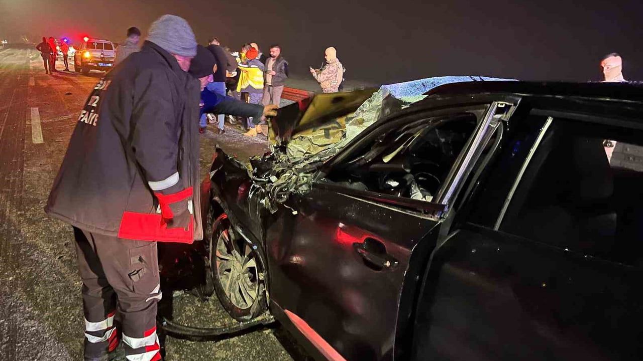Iğdır'da trafik kazası: Iğdır Üniversitesi Suveren köyü yolunda 1 yaralı