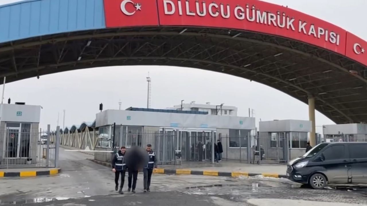 Iğdır Dilucu Sınır Kapısı'nda göçmen kaçakçılığı hükümlüsü yakalandı
