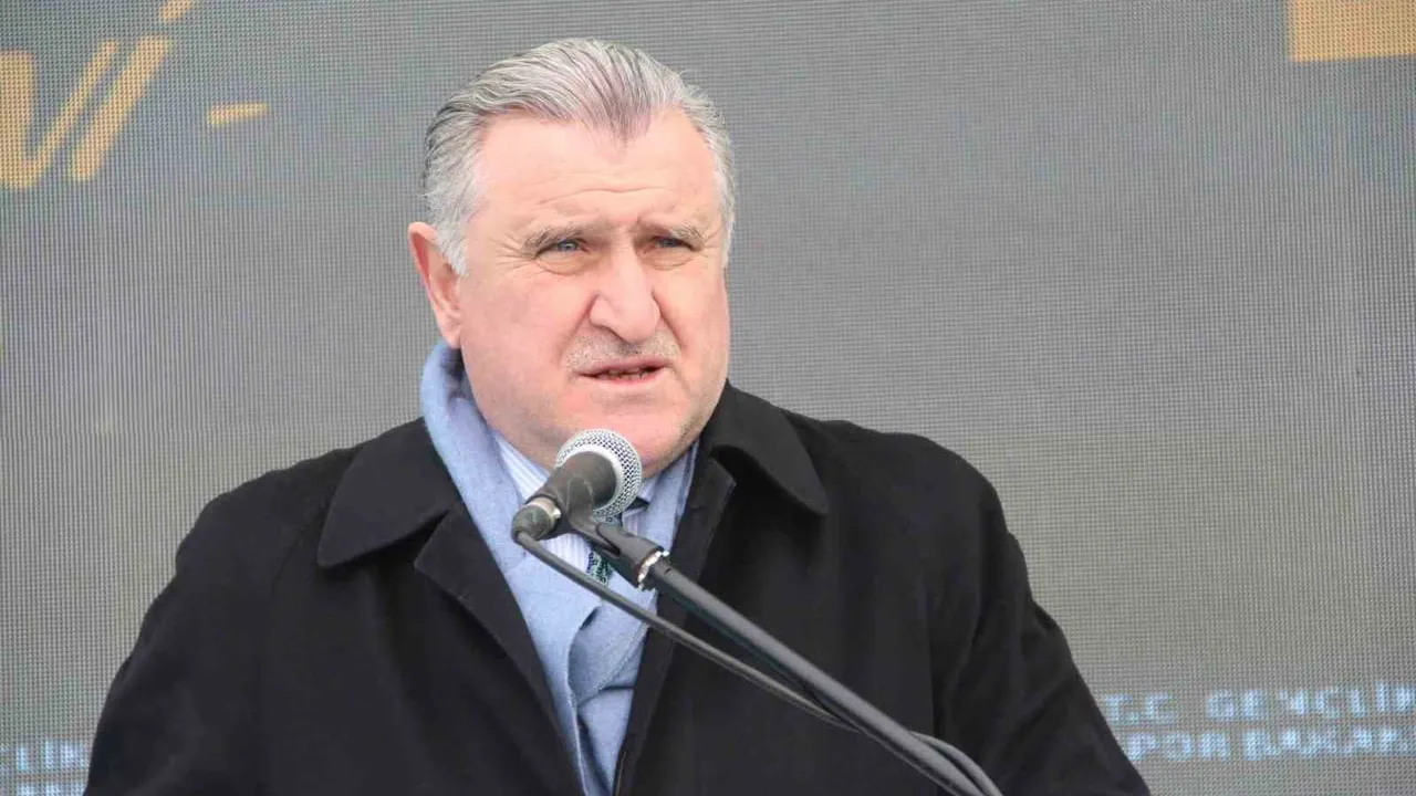 Iğdır Şehir Stadyumu, Gençlik ve Spor Bakanı Osman Aşkın Bak tarafından açıldı