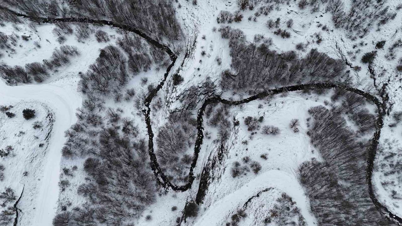 İhsangazi'de Karla Kaplanan Dağlar ve Ormanlar Kartpostallık Manzaralar Oluşturdu