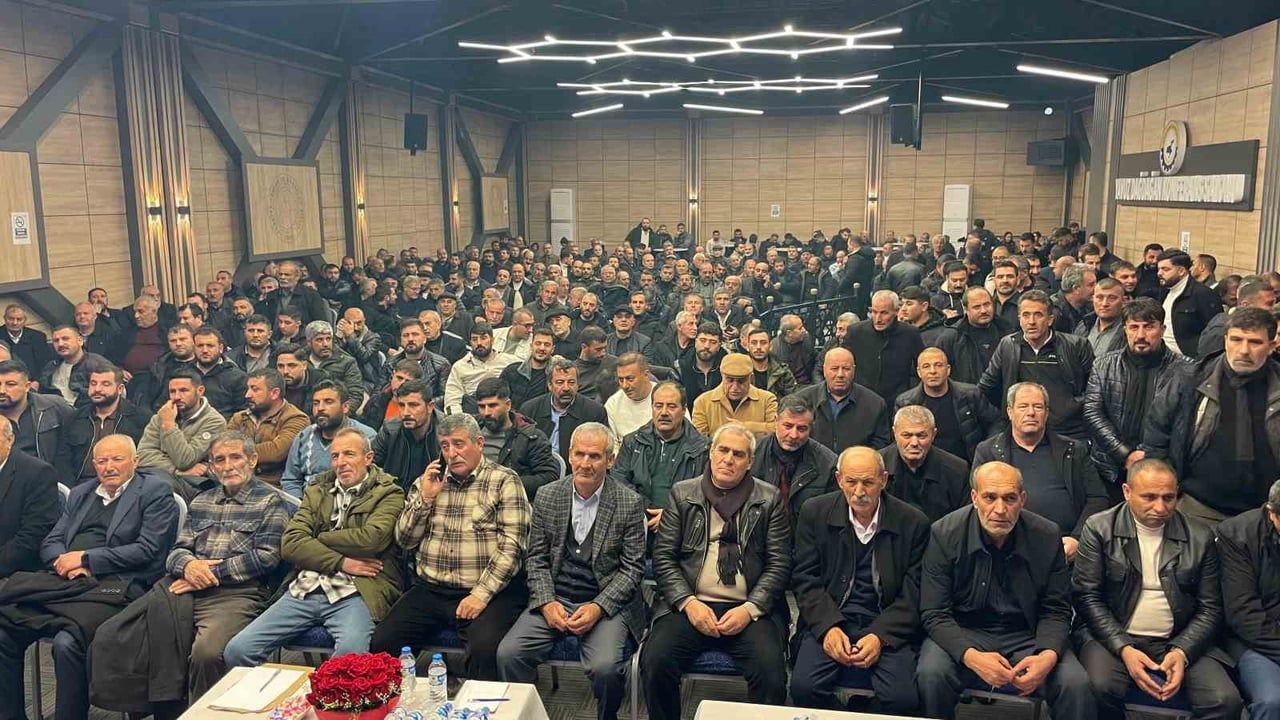 İkram Baran yeniden başkan seçildi — Tatvan Şoförler ve Otomobilciler Esnaf Odası 18. Olağan Genel Kurulu tamamlandı