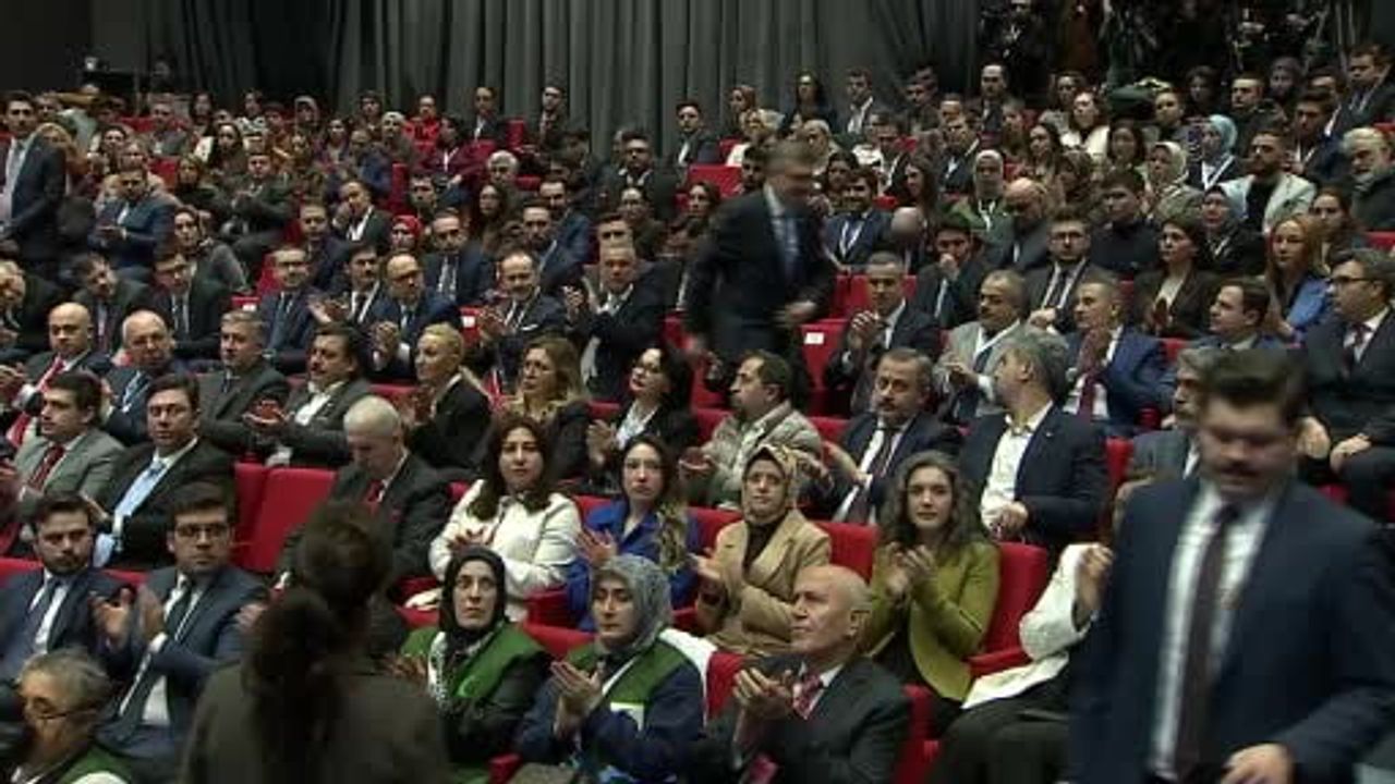 İletişim Başkanı Duran: Dijital içeriklerin suçu özendirmesinin önlenmesi ortak sorumluluğumuz