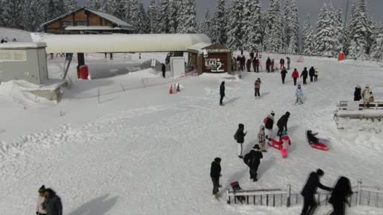 Ilgaz Dağı'nda yarıyıl tatili heyecanı: Yurduntepe Kayak Merkezi'nde yoğunluk