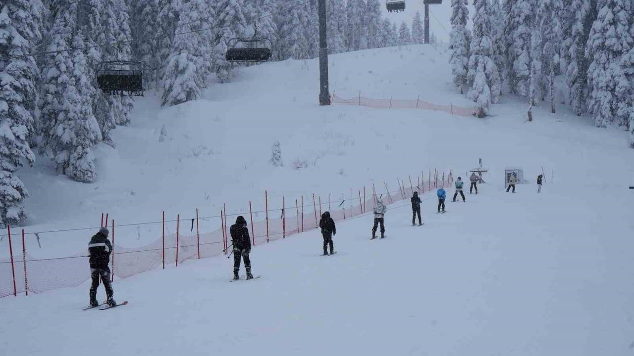 Ilgaz Dağı Yurduntepe Kayak Merkezi'ne Hafta Sonu Yoğun İlgisi