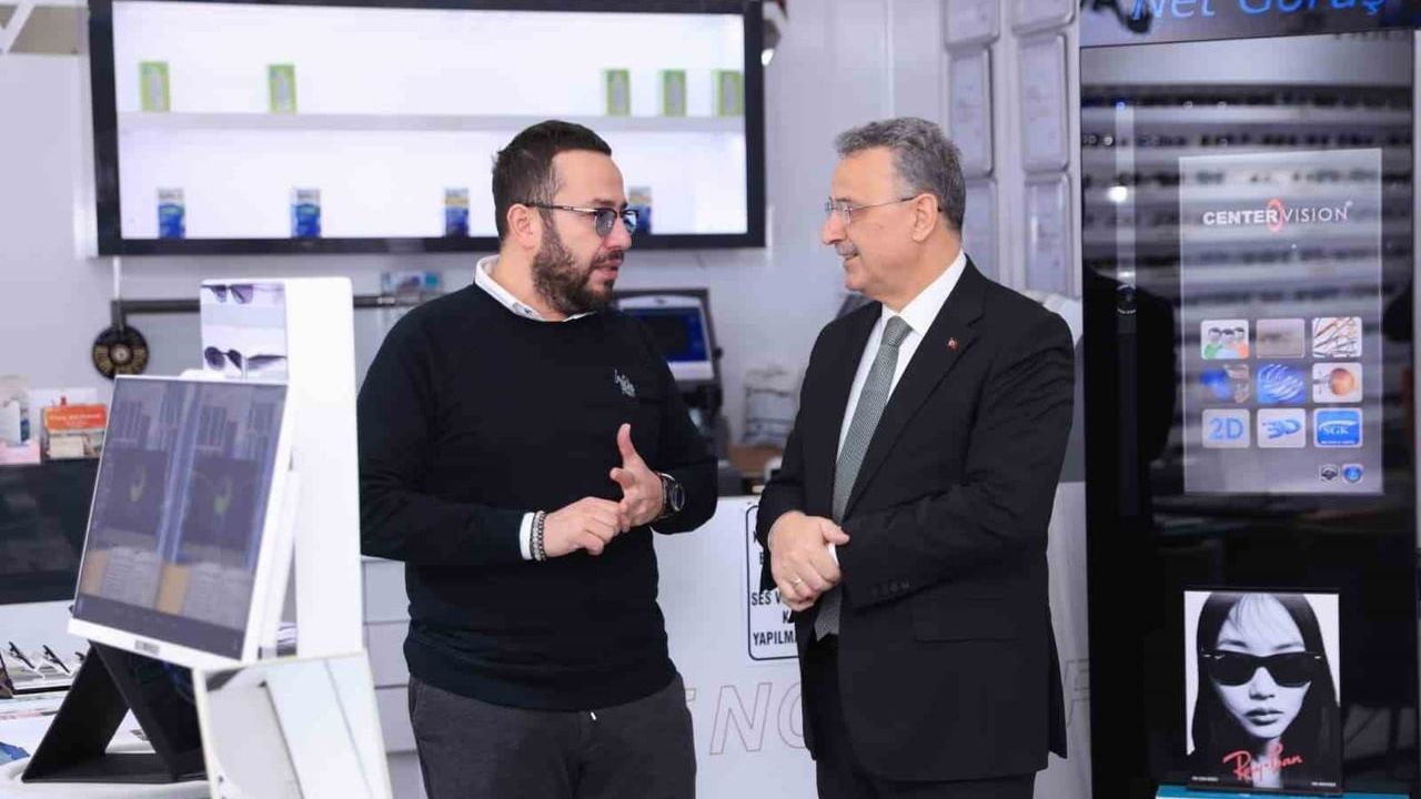 İlkadım Belediye Başkanı İhsan Kurnaz, İstiklal Caddesi'nde esnafı ziyaret etti