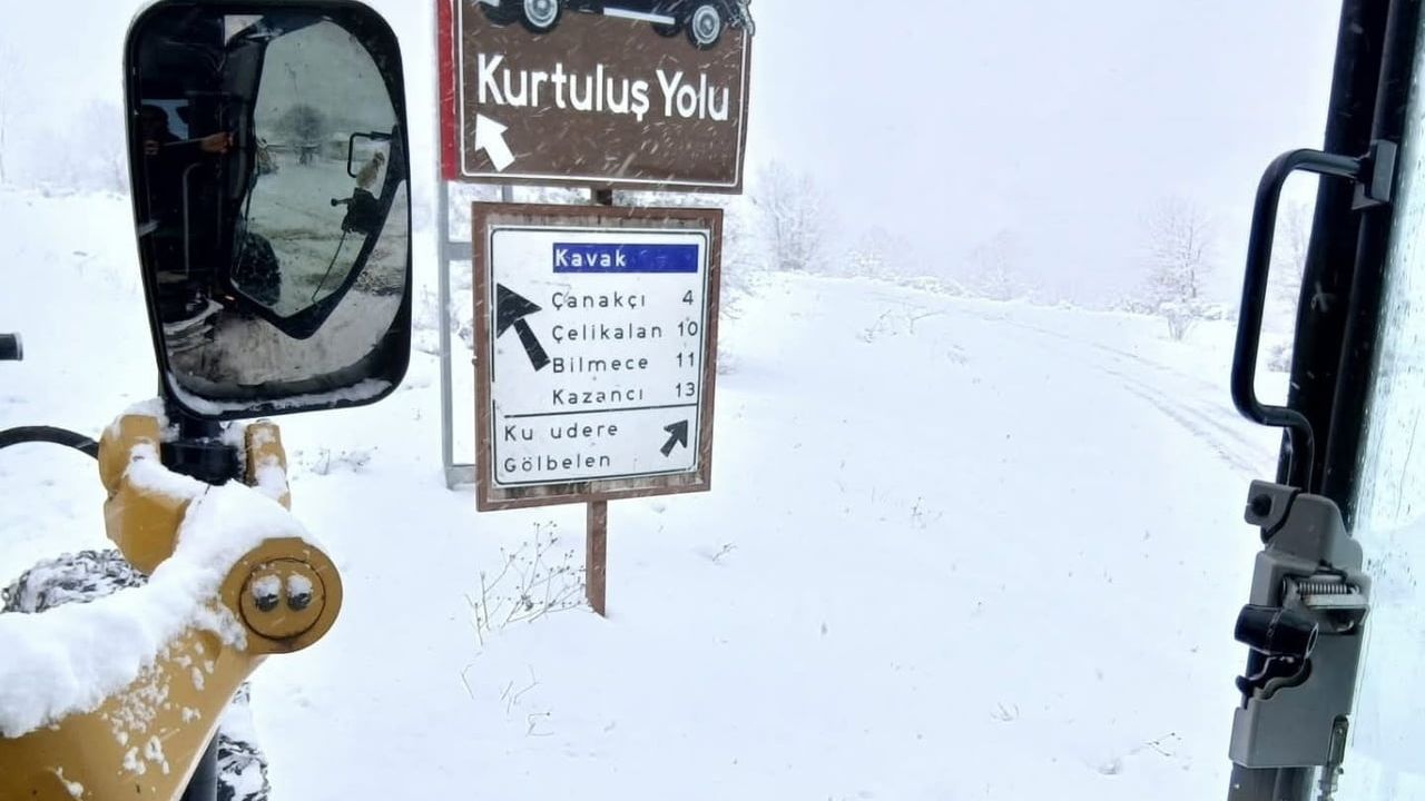 İlkadım’da 24 Saat Karla Mücadele: Yol Açma, Temizlik ve Tuzlama Çalışmaları Sürüyor