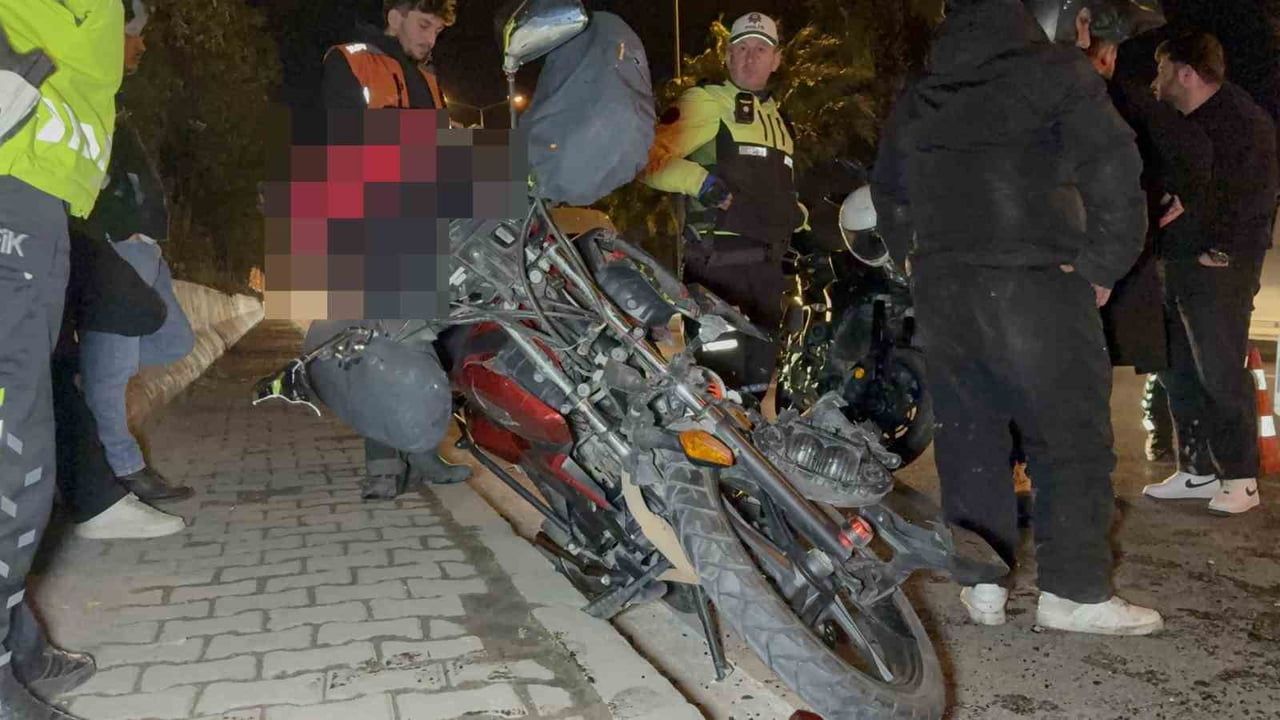 İlkadım'da motosiklet servis minibüsüne çarptı: 1 kişi yaralandı