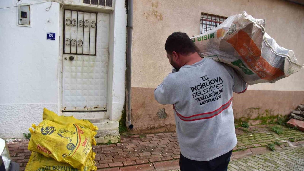 İncirliova Belediyesi'nden ailelere yakacak desteği: 7 bin çuval dağıtıldı, 15 bin hedefi