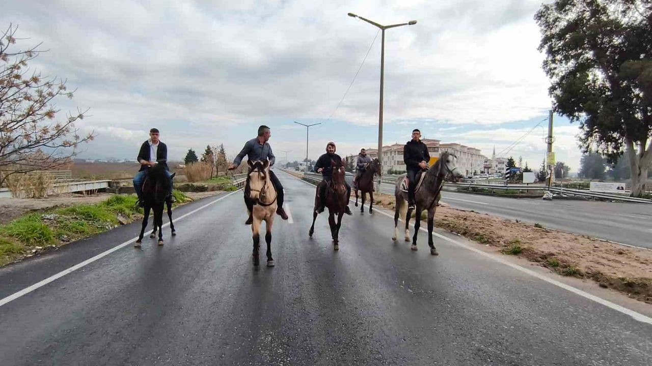 İncirliova’da Rahvan Atları Sezona Hazırlanıyor: Jokeyler Erbeyli Yolu’nda Günlük Antrenman Yapıyor