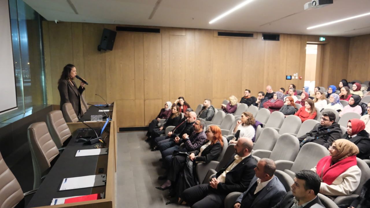 İnegöl Belediyesi’nden otizm farkındalığını artıran seminer: Espina Hande Ayas konuştu