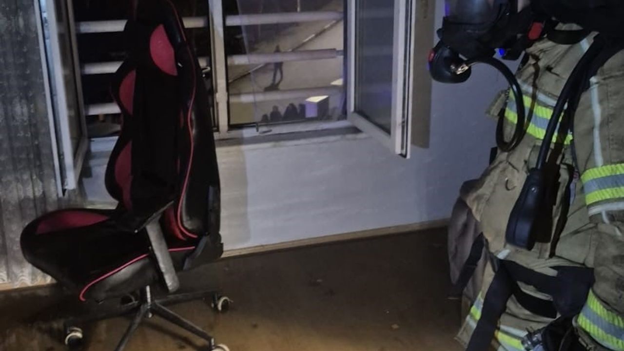 İnegöl'de apartman yangını: İtfaiye mahsur kalan kişiyi kurtardı
