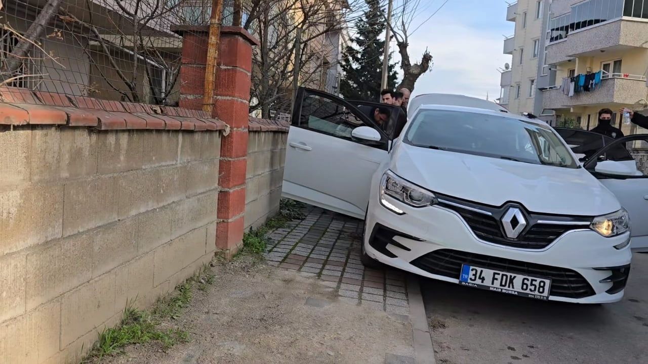 İnegöl'de çakarlı araçla kaçan sürücü yakalandı; 173 bin 292 TL ceza uygulandı