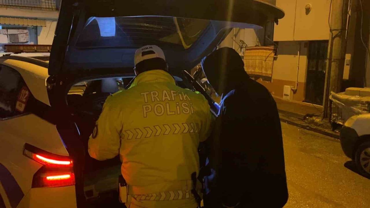 İnegöl'de 'dur' ihtarına uymayan alkollü sürücü çıkmaz sokakta yakalandı