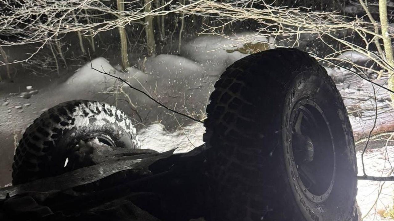 İnegöl'de kar yağışı nedeniyle cip uçuruma yuvarlandı: 5 kişi yaralandı