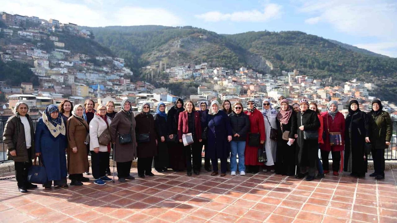 İnegöl'de 'Sahnede Festival Var' Tiyatro Festivali Başladı — 5 Günde 10 Oyun