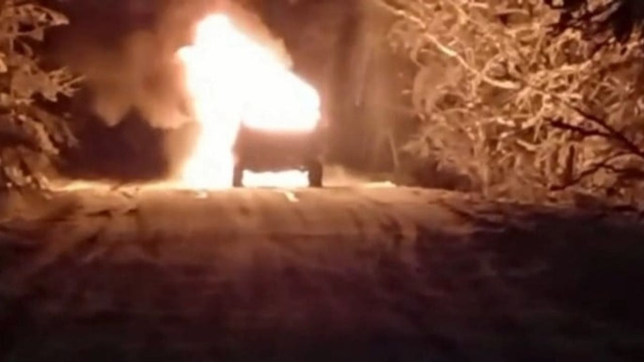 İnegöl'de Seyir Halindeki Cipin Motorundan Duman Çıktı, Araç Hurdaya Döndü