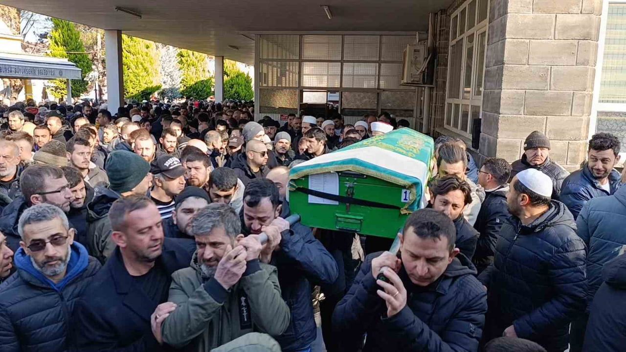 İnegöl'de vincin elektrik kablosuna temas eden iş yeri ortağı Mahmut Memiş toprağa verildi