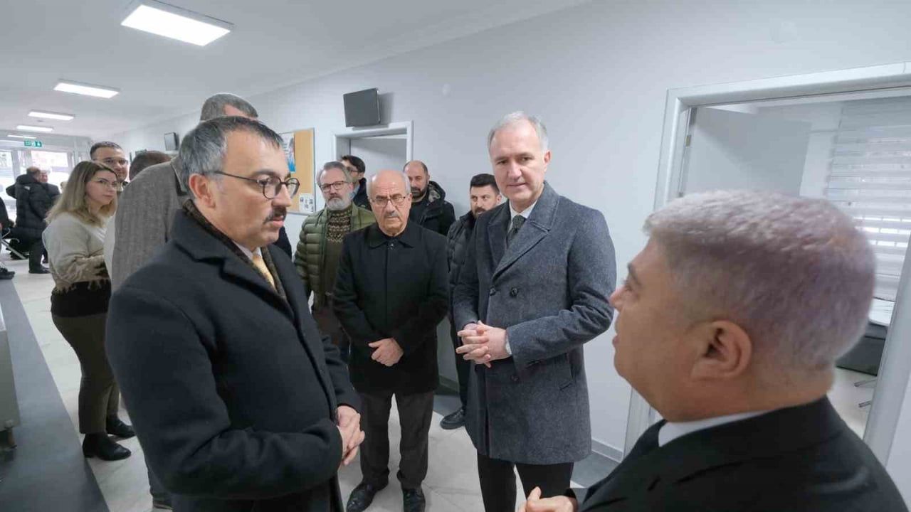 İnegöl Mahmudiye'ye Hadise-Ziya Öztürk Aile Sağlığı Merkezi açıldı