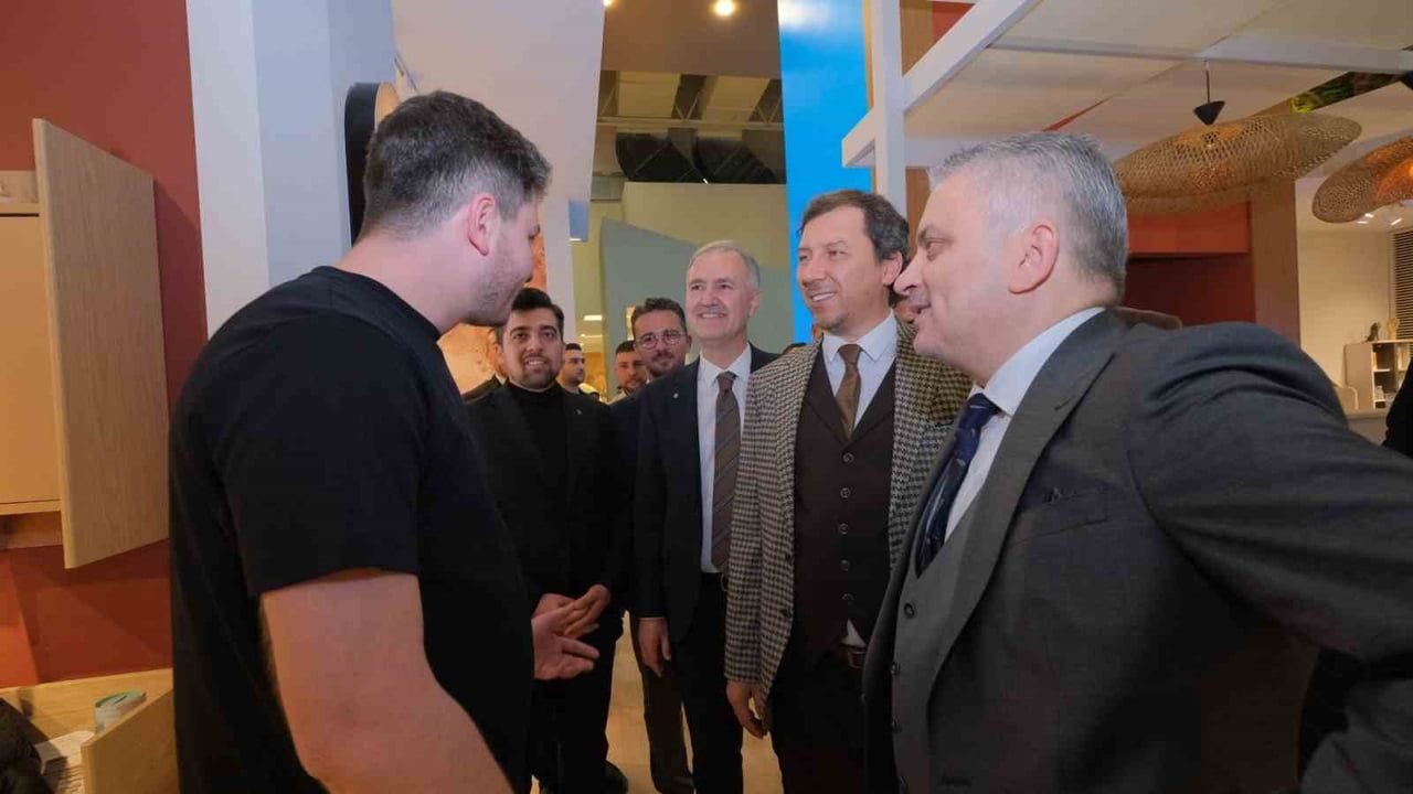 İnegöl protokolünden İstanbul Mobilya Fuarı’nda mobilya sektörüne tam destek