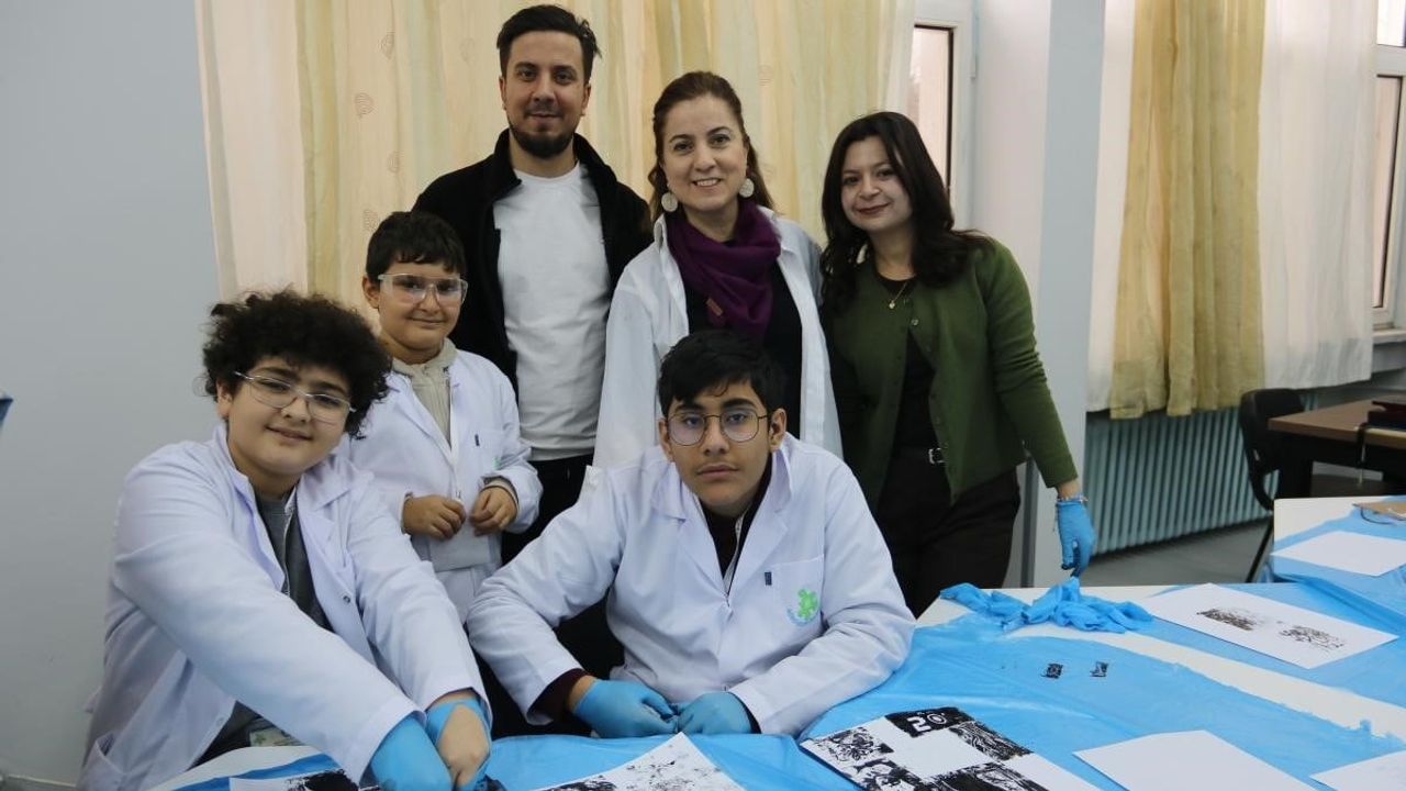 İnönü Üniversitesi'nde Özgün Baskı Resim Atölyesi: Çocuklar Baskı Tekniklerini Deneyimledi