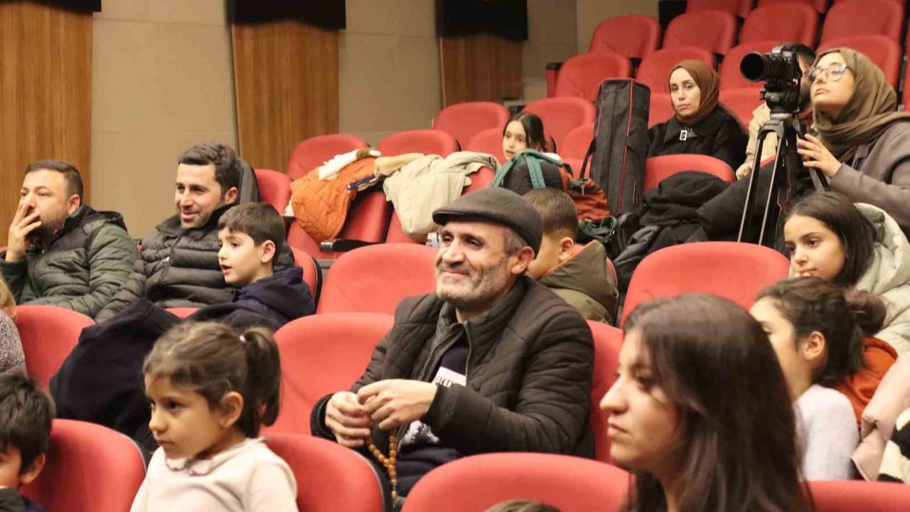 İnönü Üniversitesi'nde 'Uzay Kaşifleri' Bilim Kafe: Aileleri ve Çocukları Gökbilimiyle Buluşturan Etkinlik