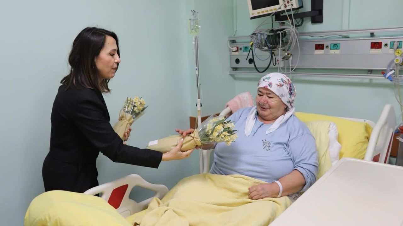 İptal edilen festivalin nergisleri hastanede yüzleri güldürdü