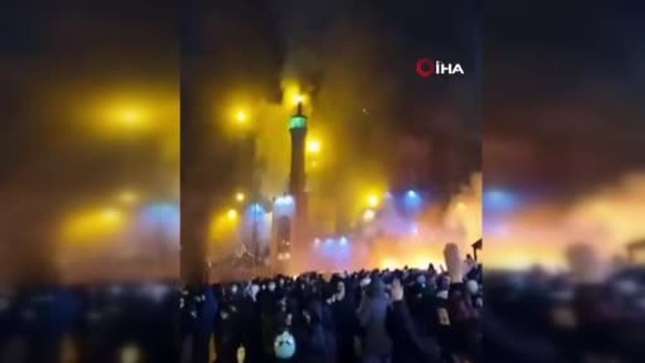 İran’da Gösteriler: Kerec Belediye Binası ve Tahran’daki El-Rasul Cami Ateşe Verildi, Ölü Sayısı 65