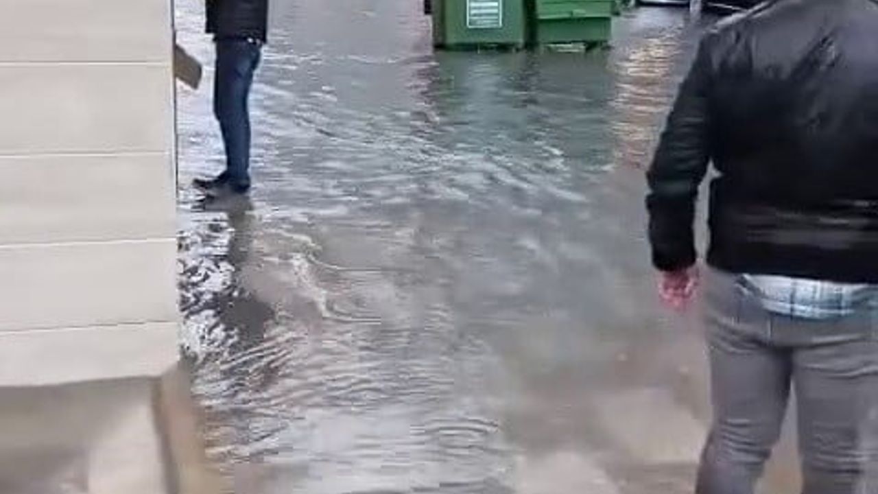 İskenderun Ayakkabıcılar Çarşısı Yağış Sonrası Sular Altında Kaldı