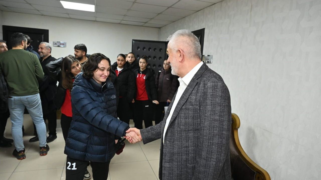 Isparta Belediyesi amatör spor kulüplerine desteği 40 binden 80 bine yükseltti