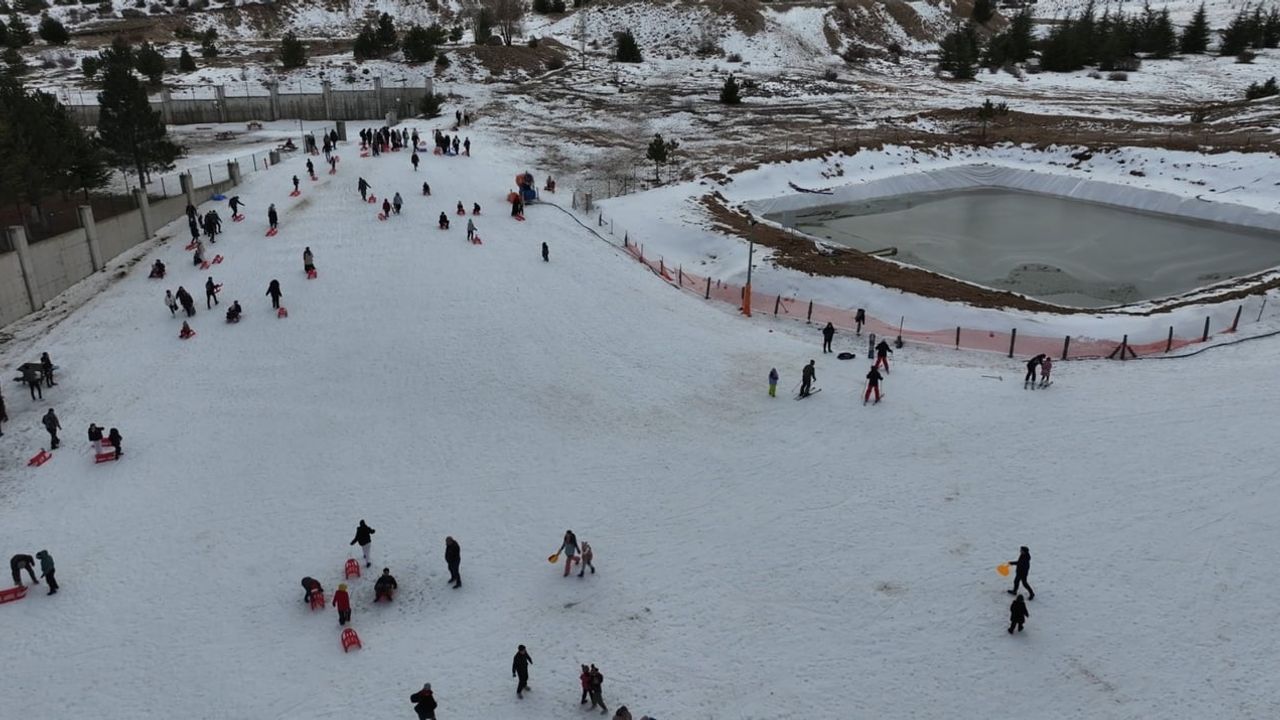 Isparta Belediyesi'nin Ücretsiz Seferleri Davraz Kayak Merkezi'nde Sömestr Keyfi Sağladı