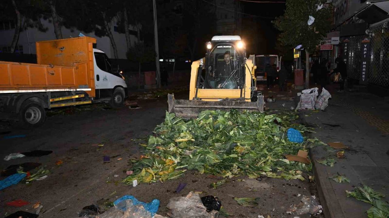 Isparta Belediyesi, pazar atıklarını kışın yaban hayvanlarının beslenmesi için dağlık alanlara bırakıyor