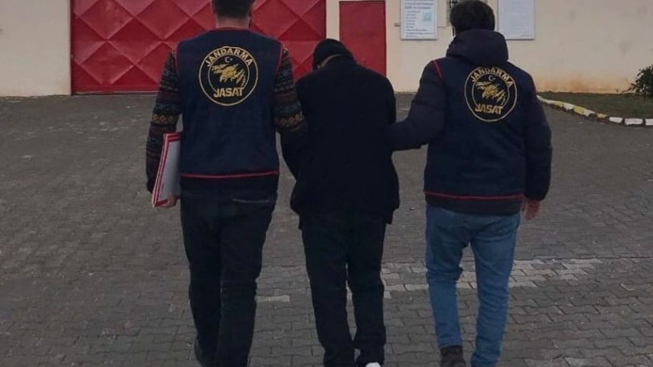 Isparta'da 15 yıl kesinleşmiş hapis cezasıyla aranan şahıs Gelendost'ta yakalandı