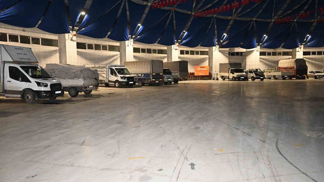 Isparta'da soğuk hava önlemi: Gökkubbe Fuar Alanı pazarcılara açıldı