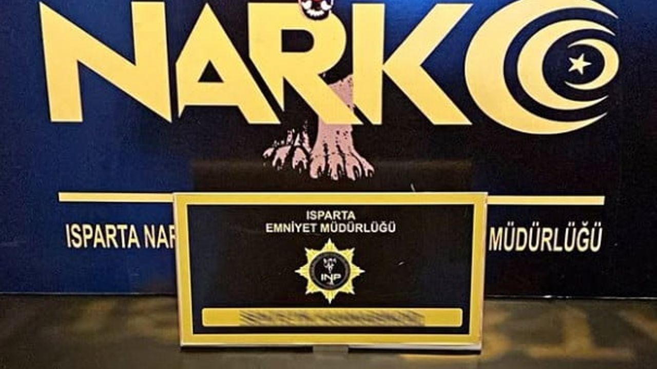 Isparta'da yolcu otobüsünde 1.307 adet uyuşturucu emdirilmiş kâğıt ele geçirildi, 2 şüpheli tutuklandı